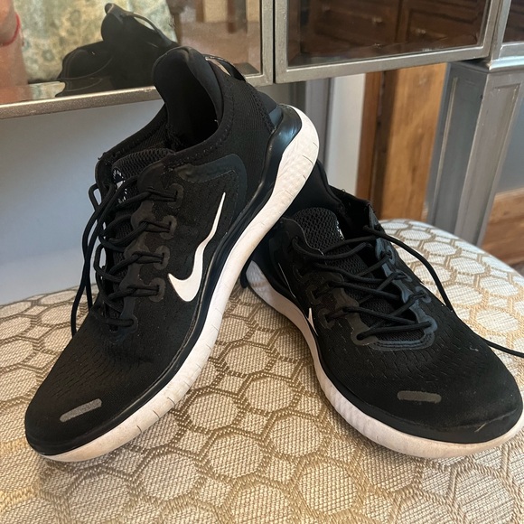Womens Nike Free RN 2018 Black/White Running Shoes SIZE 8 (Style #942837-001) - Picture 1 of 9